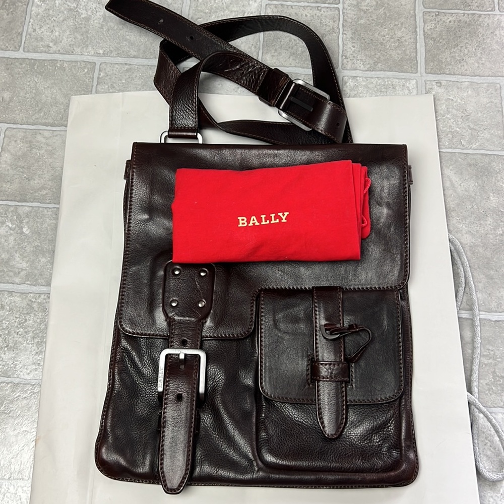 BALLY Leather Flat Messenger Bag Men Unisex Durable Large Dark Brown Auth.